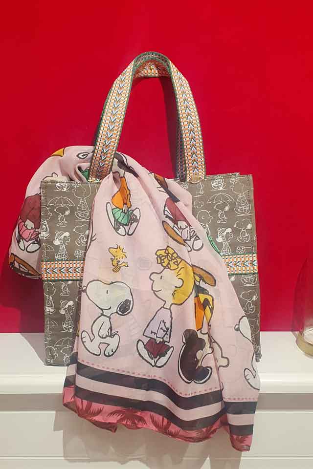 Taschen und Tücher im Peanuts-Design NTG 25 Graz